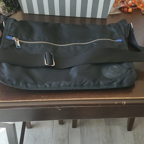 Kenneth Cole Reaction Messenger Bag (Black & Royal Blue) - Picture 4 of 4